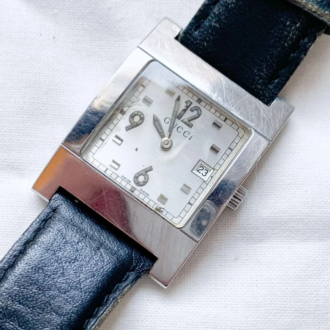 Montre Homme GUCCI 7700M Quartz Cadran Argent Boîtier Rectangulaire Vintage Fonctionne