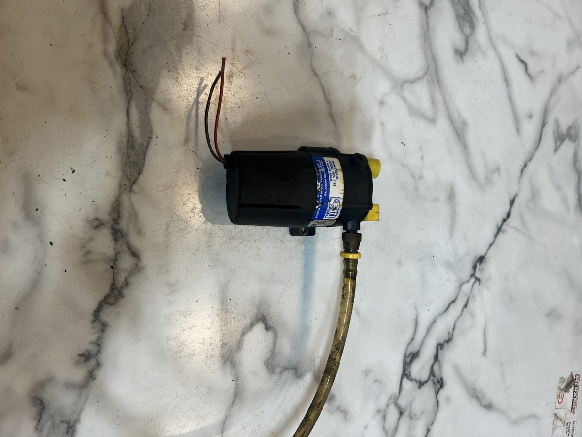95 Wellcraft Eclipse Boat Marine Qwik Drain pump model 112 Q709Z