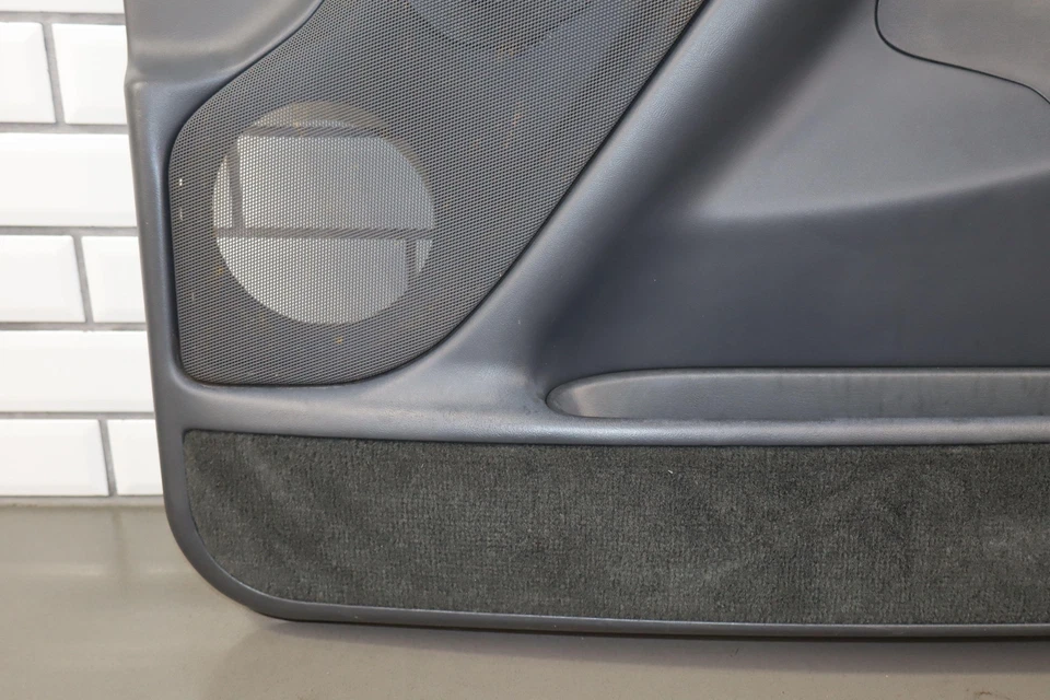 Panel de puerta delantera derecha Chevy Suburban Tahoe GMT800 01-02 (grafito/gris 122) Foto 4 de 4