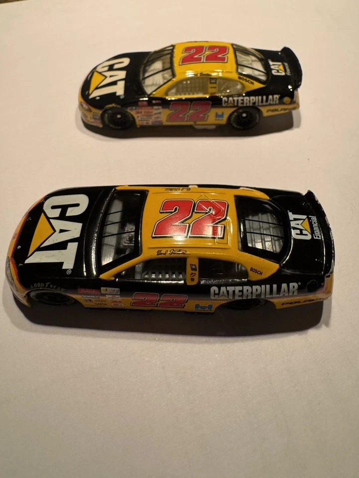Coches diecast Ward Burton #22 CAT Nascar 1/64 (juego de 2) Foto 3 de 4