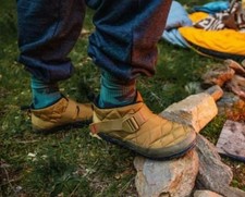 Chaco Ramble Puff Quilted Gold Slip-On Shoes Adjustable Straps Outdoors  Casual