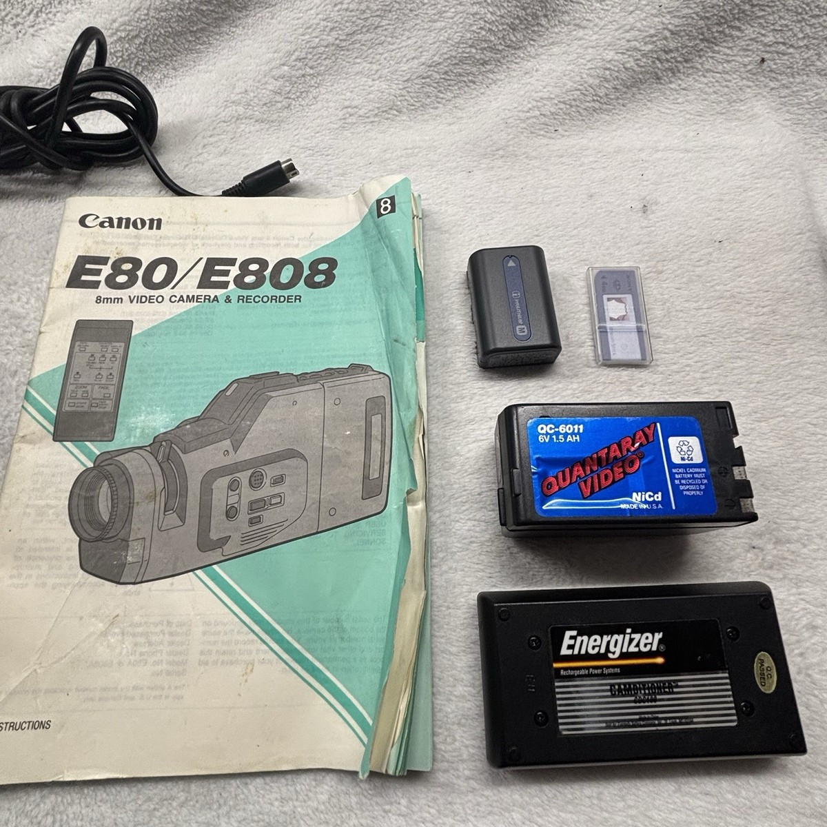 Canon E80 AF Zoom Lens Camcorder Canovision 8mm w/ Batteries