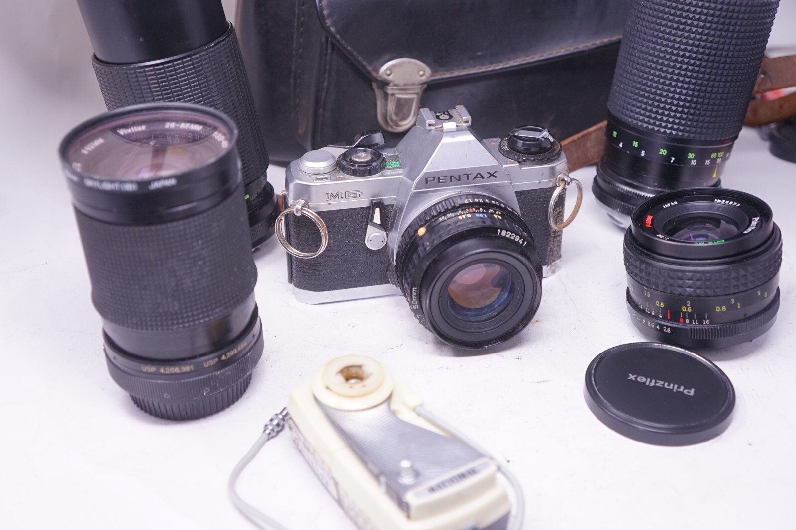 Pentax MG SLR FILM CAMERA w/ SMC PentaxM 50mm 2885mm 80200mm 28mm