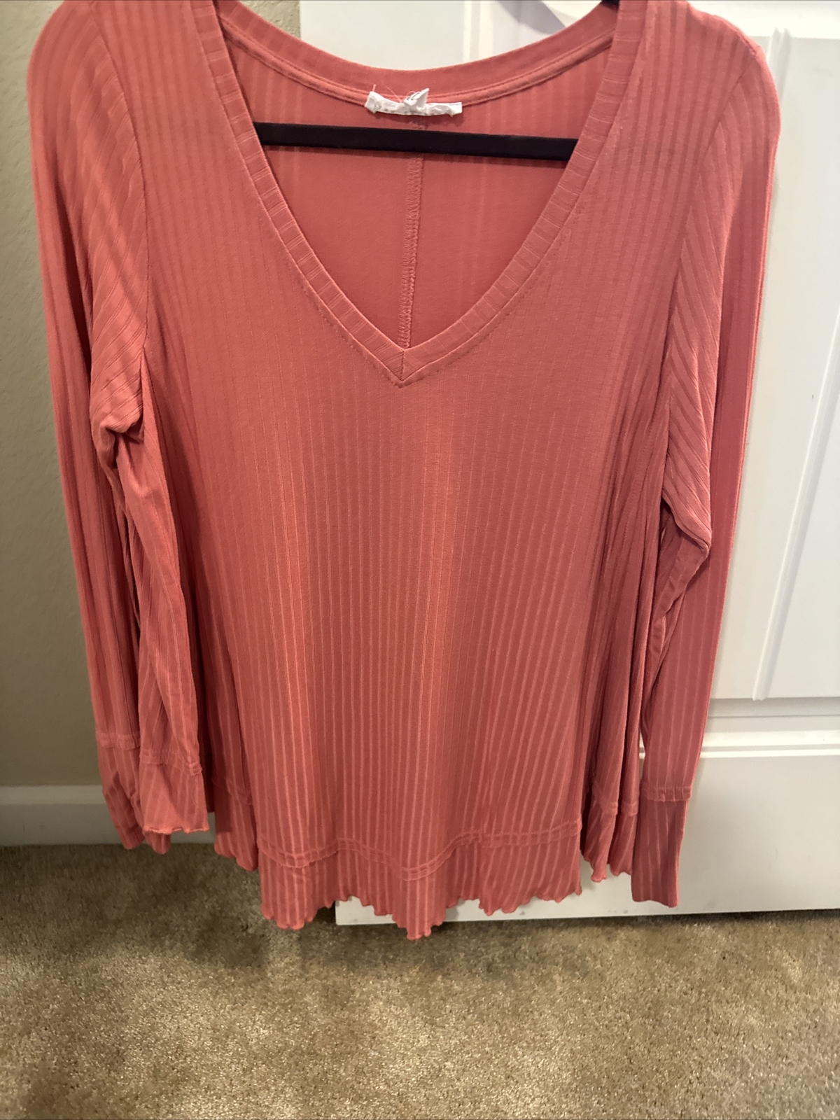 Jane & Delancey Women's Knit Top Size L Long Sleeve Coral V Neck