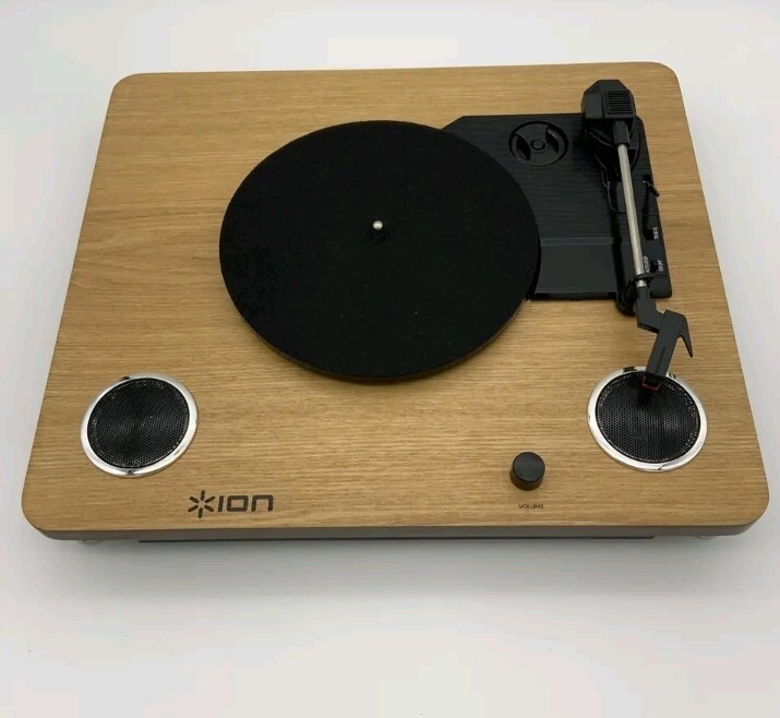 ION Audio Archive LP Digital Conversion Turntable with ION Audio Archive LP Digital Conversion Turntable with