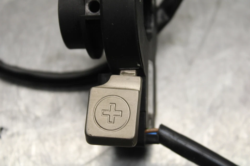 15-19 APRILIA RSV4 RF CLIP IZQUIERDO EN MANGO ABS INTERRUPTOR DE CAMBIO RÁPIDO BB611 Foto 3 de 4