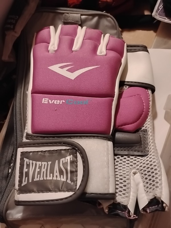 Everlast Women's MMA Evercool Kickboxing Training Gloves Level II