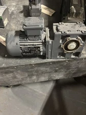 Lenze Servo Motor GSS04-2M HAR 071C32 MDEMAXX071-320C0U USED