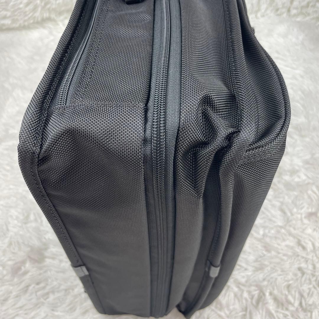 TUMI Alpha Expandable Computer Briefcase Black Ny… - image 9