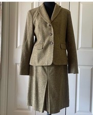 Jones New York  2pc Skirt Blazer Suit. 100 wool. Speckle Olive Color. Size 6/8