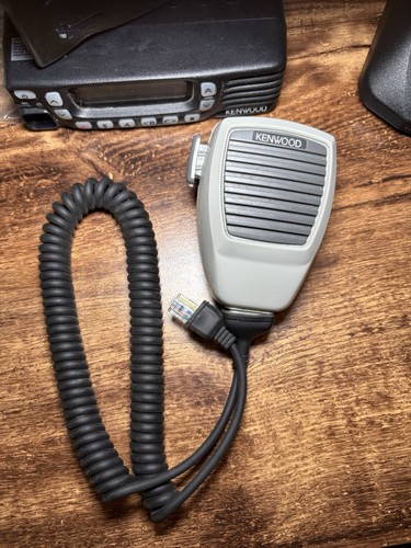 Kenwood TK-3170 & TK-7180 UHF Radio Set – 2 Handhelds, Base Unit, Mic, Chargers - Picture 4 of 17