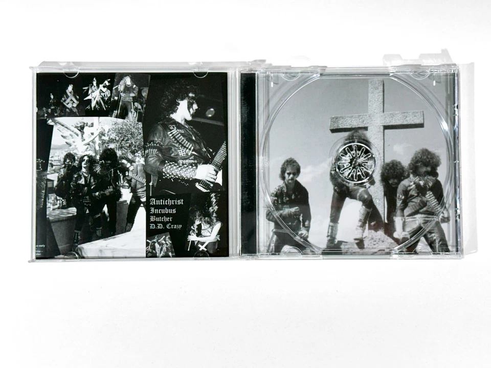 SARCOFAGO Nights In Hell CD + Die Cast Enamel Pin Foto 4 de 4