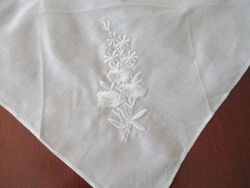 Vintage White Linen Hankie Hand Embroidered Design Wedding Bride. Never Worn. - Picture 4 of 8