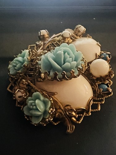 Flower Rosette Milk Stone Celluloid Light Blue Flowers Vintage Gold Pin Brooch - Picture 2 of 6