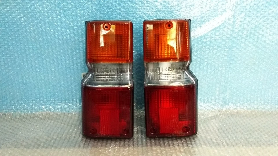 LUZ TRASERA LUCES INTERMITENTES LATERALES Y DELANTERAS DAIHATSU TAFT ROCKY FEROZA BLIZZARD Foto 3 de 4