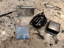 Nikon Coolpix S3100 Silver 14MP 5x Optical Zoom Compact Digital Camera READ 