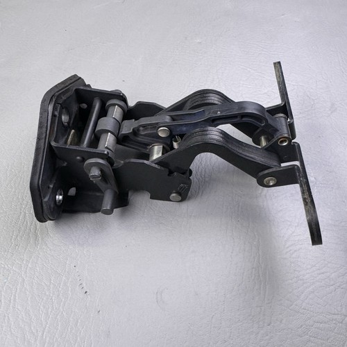 03-09 MERCEDES W209 CLK320 CLK550 CONVERTIBLE REAR TRUNK TOP ROOF HINGE OEM - Picture 11 of 18