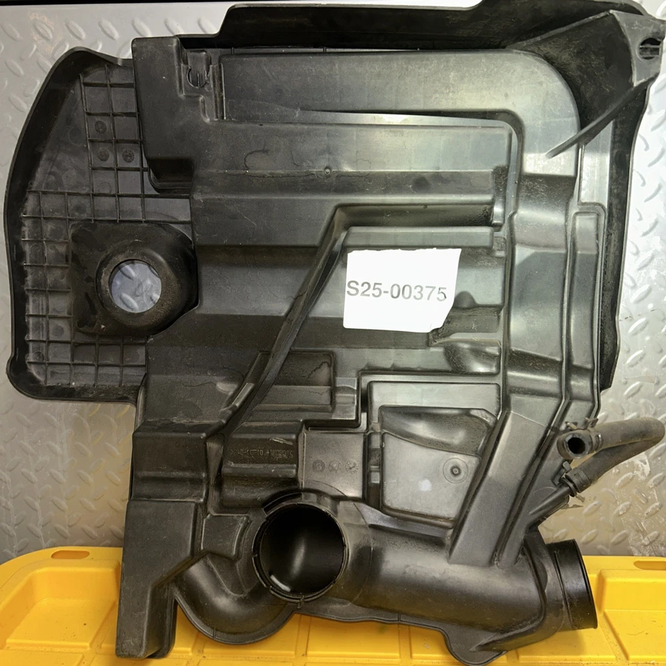 2012 Chevrolet Malibu 2.4L engine cover air cleaner outlet duct intake 22749957 - Image 3 of 3