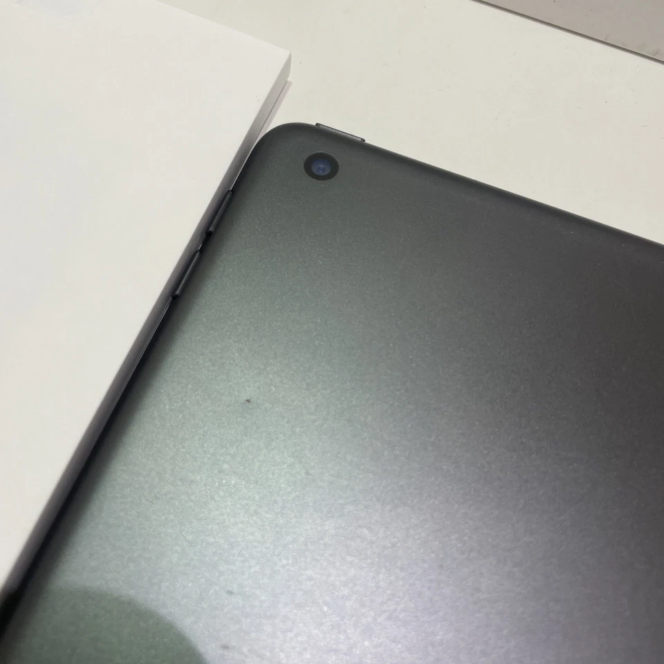 Apple iPad 8th Generation (2020)10.2"32GB WiFi ONLY A2270 Grey  - Image 3 of 4