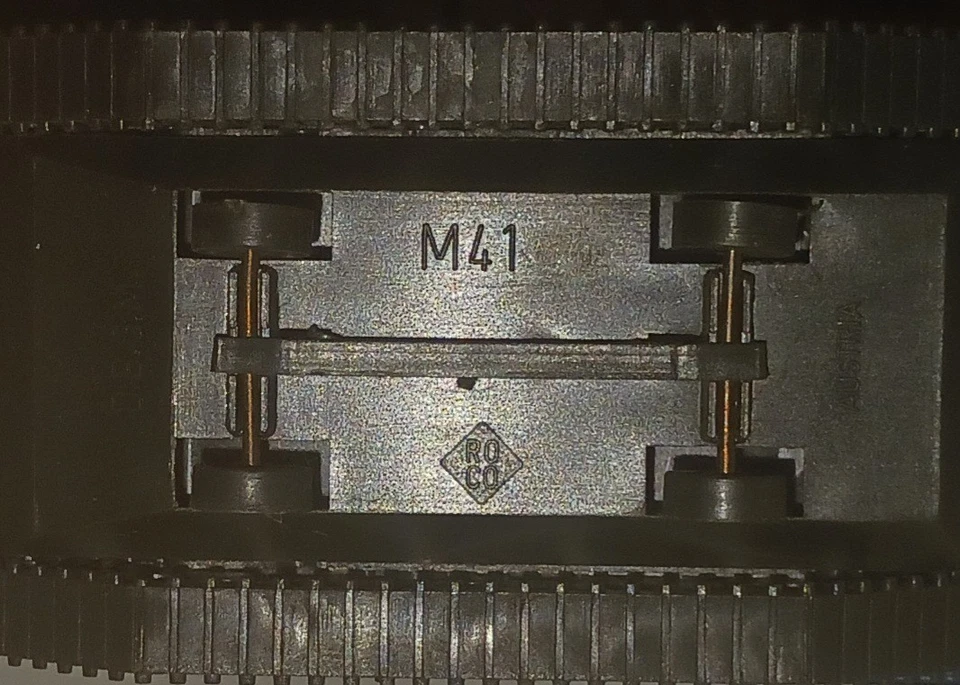 (G-16) 10 Roco M-41 Walker Bulldog Tanks. Painted. Missing Pieces. 1:87. As Is - Image 4 of 4