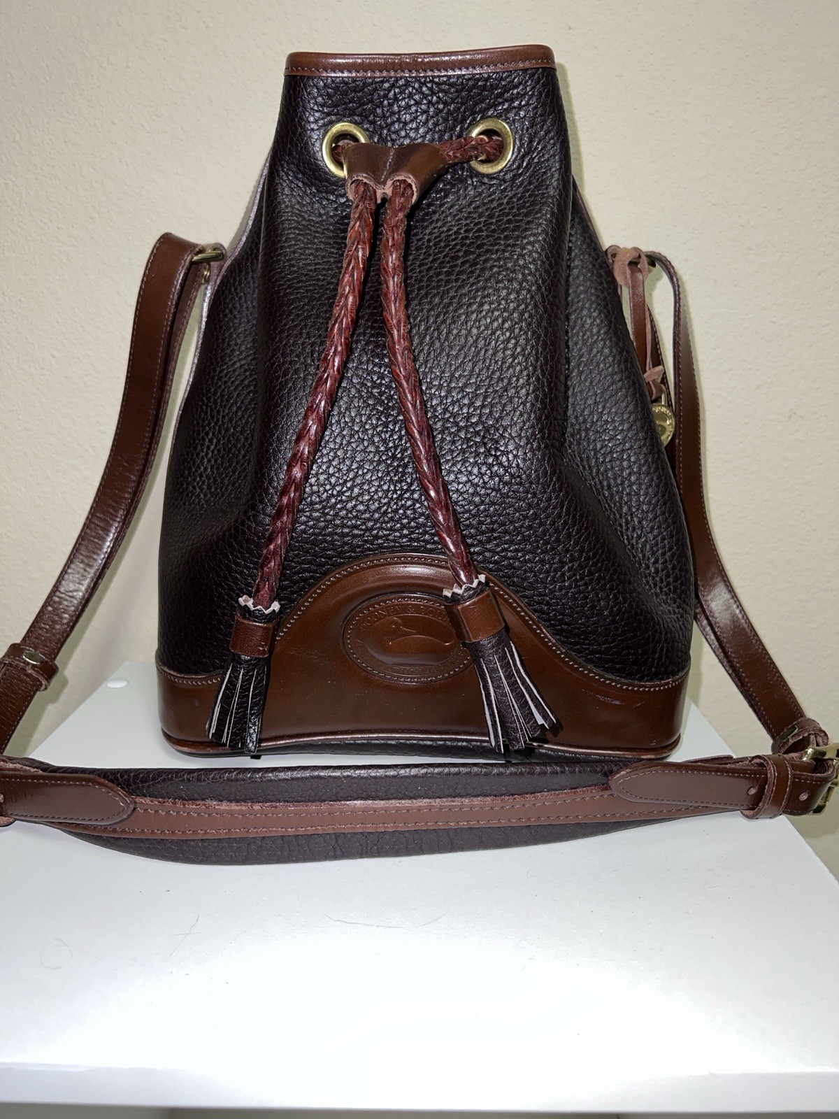 Excellent Condition Vintage Dooney And Bourke Leather Bucket Bag