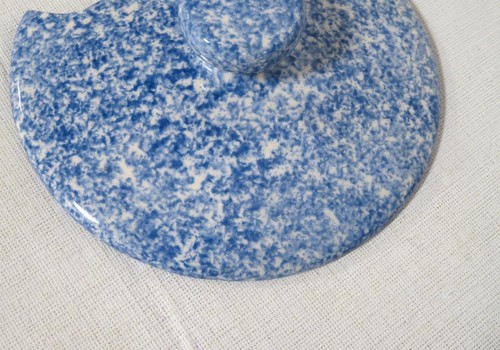 Stipple White Duck Blue Sponge Bean Pot w/ Lid - Picture 8 of 11