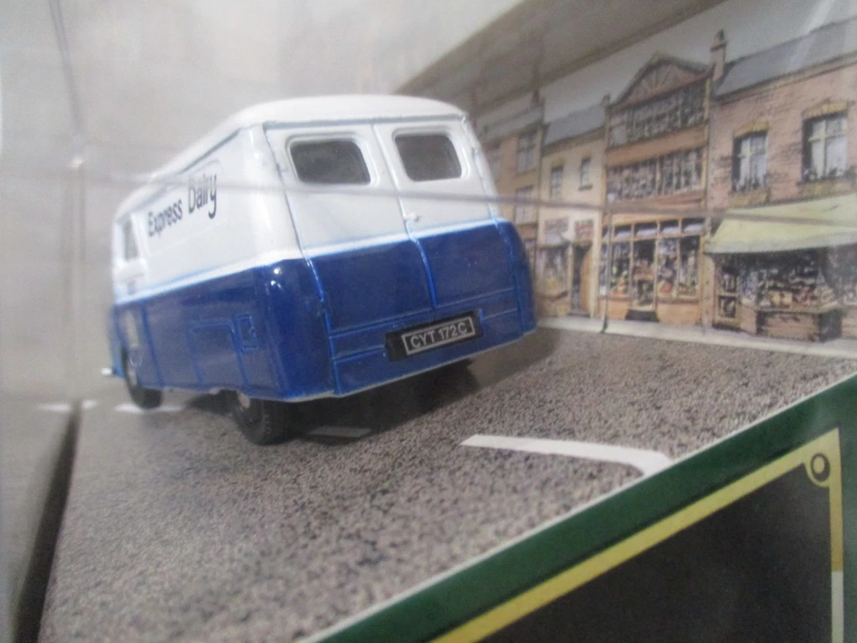 Corgi Classic Bedford CA Express Dairy Van  1:35 scale Diecast in Box - Image 4 of 4