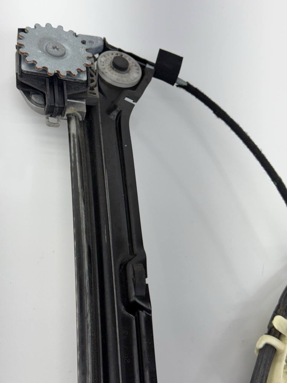 2014-2016 Maserati Ghibli Front Right Side Door Window Regulator w/ Motor 428