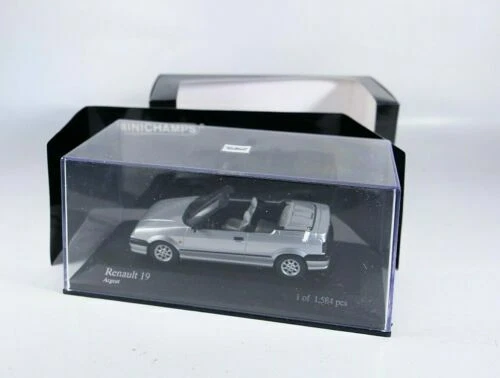 Modellini statici di auto da corsa sportive e turistiche MINICHAMPS Scala 1:43 Ferrari