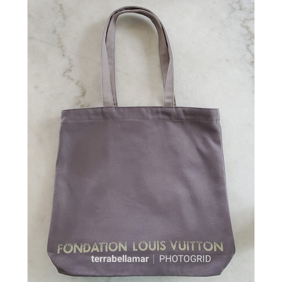 LOUIS VUITTON FONDATION トートバッグ グレー Louis Vuitton Fondation Exclusive Shoulder Tote Bag Canvas