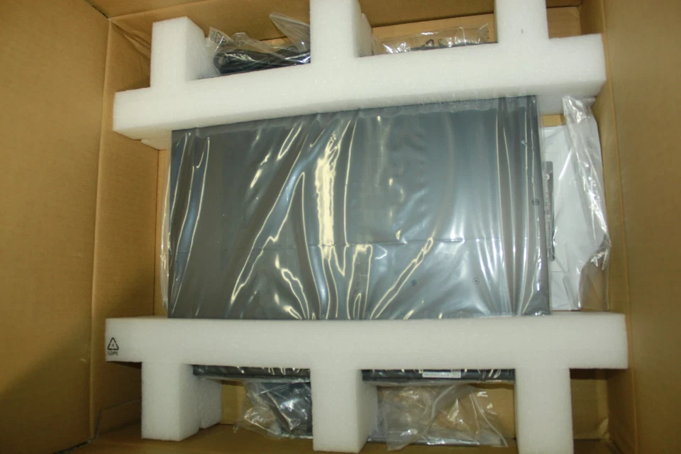 Tripp-Lite PDUMH15HVNET | 2.5kW Single-Phase 208/230V Switched PDU - Image 2 of 4