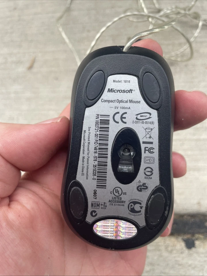 Microsoft 1016 Compact (Mini) USB Plug and Play 3 Button Optical Mouse - Image 3 of 3