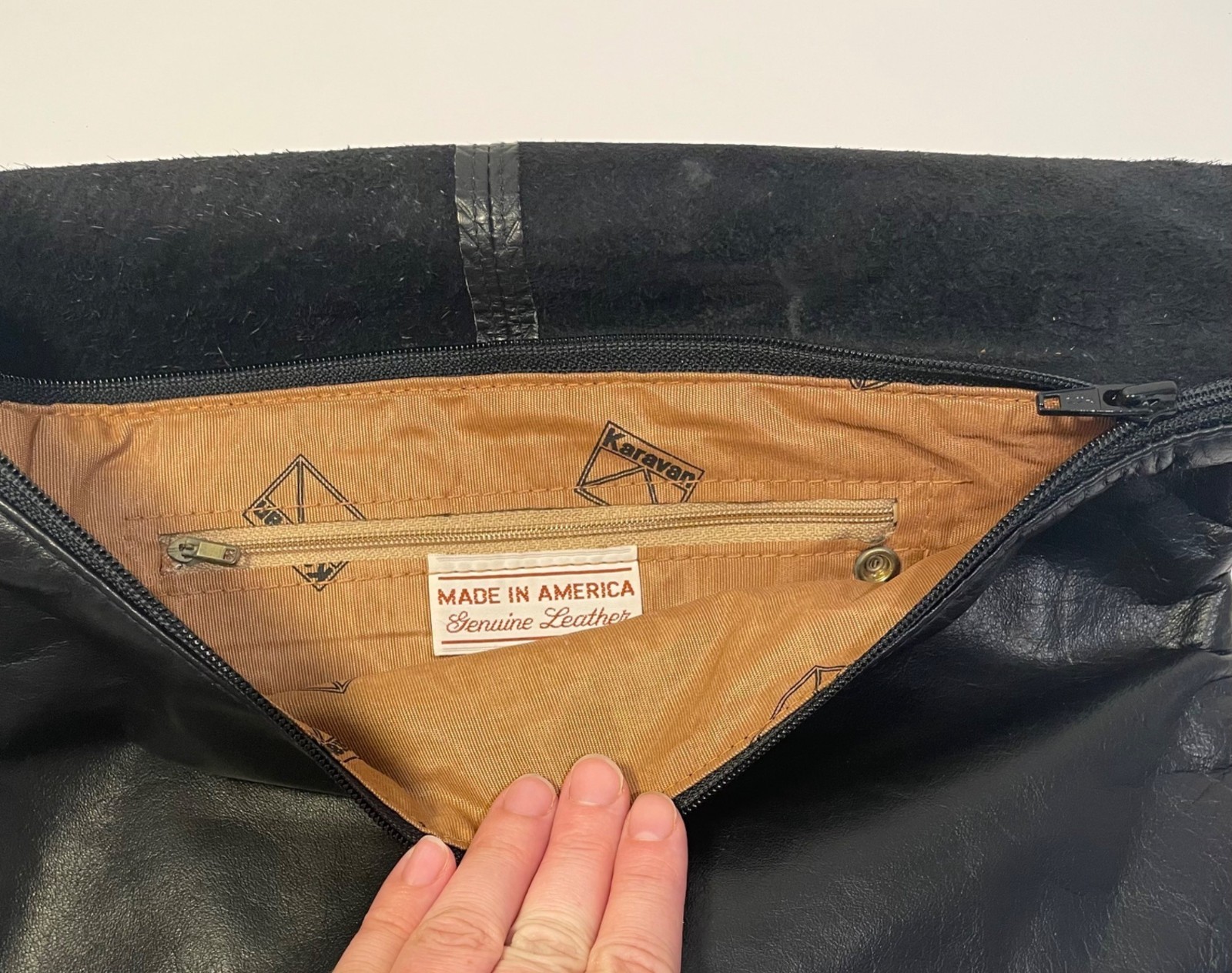 Vtg Karavan Black Leather Envelope Clutch Zip Closure Elegant Event Minimalist