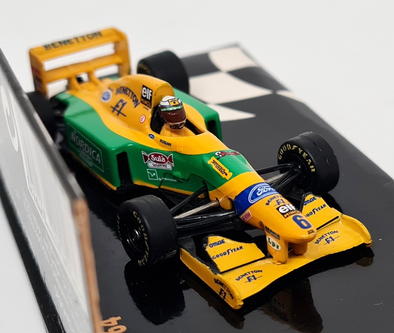 Minichamps 1/64 Benetton Ford B193 Patrese #6 Diecast Model F1 Car