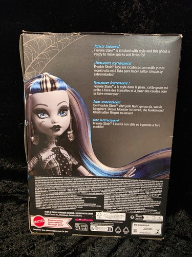 MATTEL Monster High Doll, Frankie Stein in Black and White, Reel Drama NEW! - Picture 2 of 3