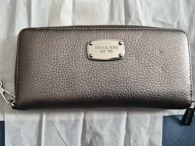 Michael Kors Jet Set Item