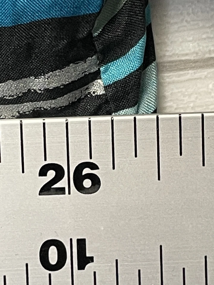 Jaqueta Cervelle Feminina 1X Preta Azul Seda Abstrata Acolchoada Botão para Cima Leve - Imagem 4 de 4