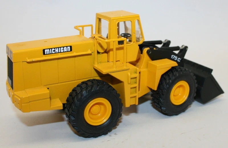 Conrad 1/50 Scale Diecast Metal Model - 2885 - Clark Michigan 175C Loader - Image 4 of 4