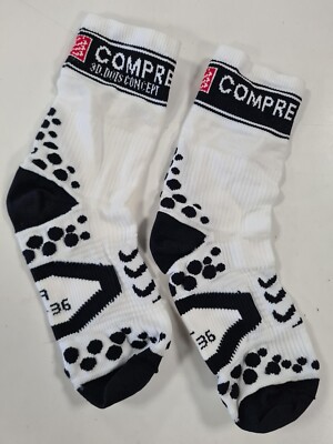 Compressport V2 Pro Rennrad Socken, Radfahren, Unisex, weiß / schwarz.