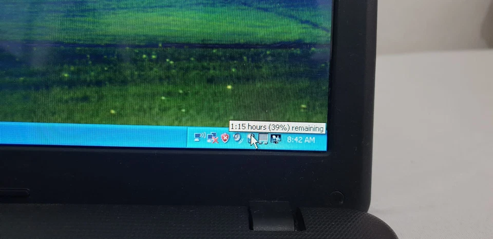 Windows XP Laptop  Toshiba 15.6'' screen 60GB HDD 2GB Ram DVD Drive Wifi Ready - Image 3 of 4