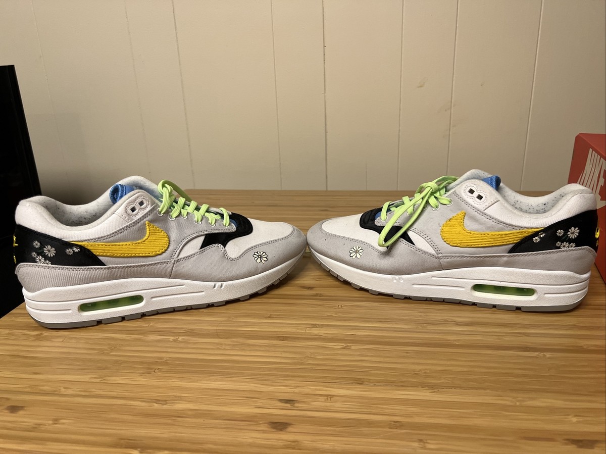 air max 1 daisy on feet
