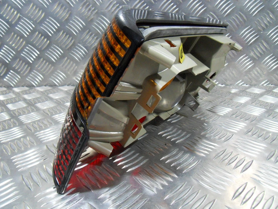 Luz de freno trasera derecha original Vauxhall Cavalier Mk2 SRi 130 1982 a 1988 NOS - Imagen 4 de 4