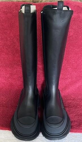 Alexander McQUEEN Women's Tread Slick Knee High Boots in Black - Picture 2 of 4