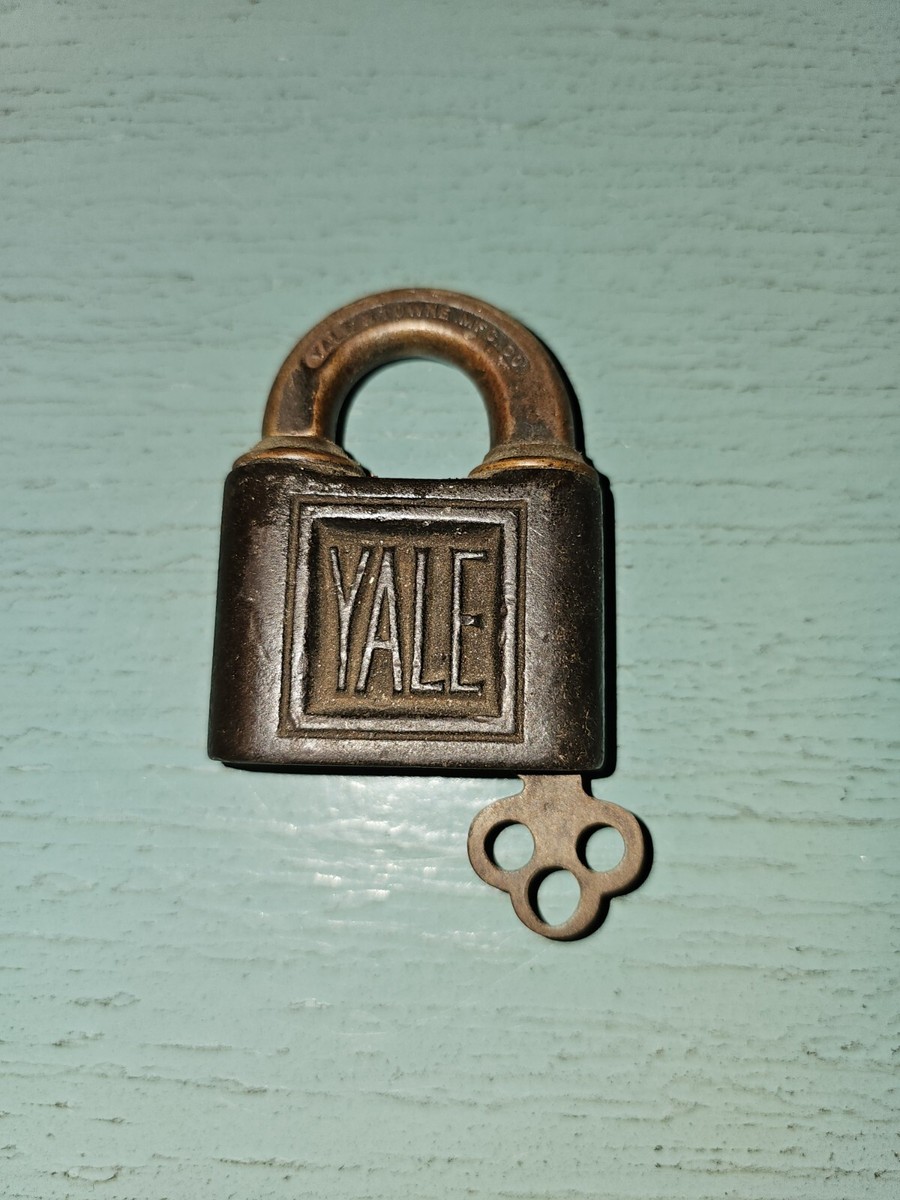 Antique 1901 Yale Push-To-Open Clover Padlock W/Original Key