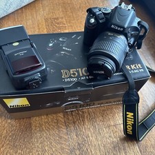 Nikon D5100 Digital SLR DSLR Camera with Box, Charger, bag, 18-55 mm Flash