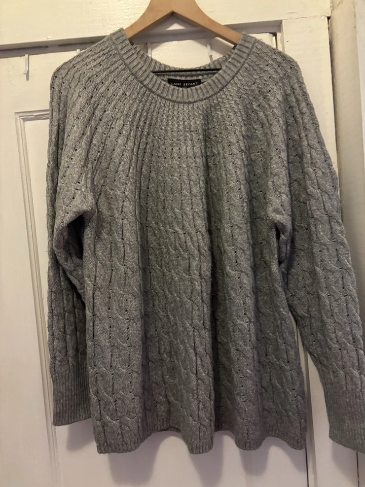Suéter de mujer Lane Bryant 22/24 gris suave cuello redondo manga larga  Foto 2 de 4