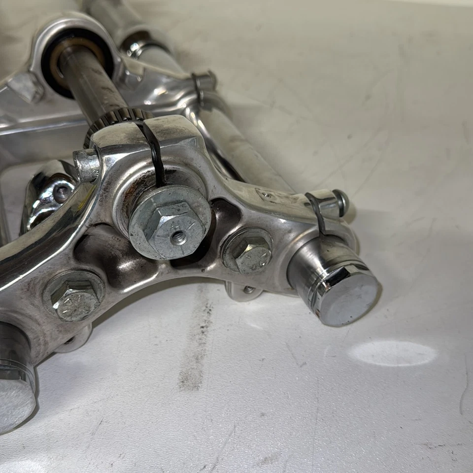 08 Harley Sportster XL1200 OEM Horquilla Delantera Triple Árbol Juego Deslizadores Pierna Izquierda Derecha Foto 3 de 4