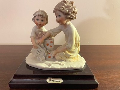 G ARMANI CAPODIMONTE MOTHER'S DAY EVE FIGURINE #1154 1986 PORCELAIN SCULPTURE