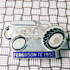 Oldtimer Ferguson TE 1952 Traktor Emaille Pin Anstecker 28 mm x 18 mm