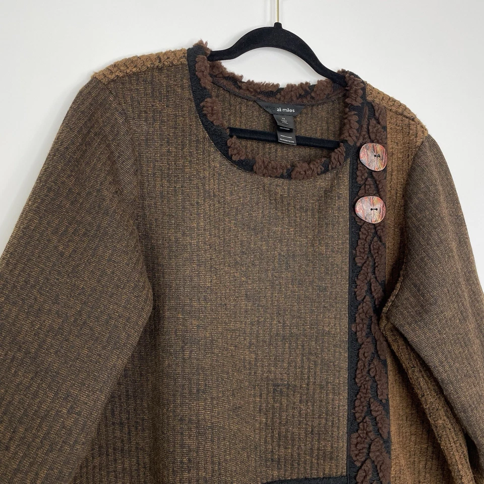 Suéter túnica Ali Miles para mujer 1X marrón texturizado asimétrico look por capas artístico Foto 4 de 4